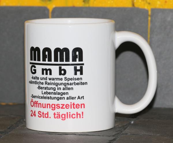 Weiße Tasse mit Spruch  "MAMA GmbH"