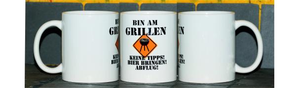 Weiße Tasse mit Spruch "BIN AM GRILLEN, KEINE TIPPS!, BIER BRINGEN!, ABFLUG"