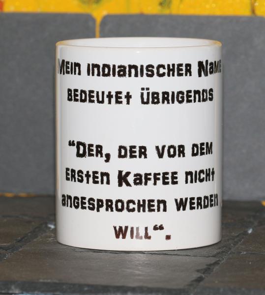 Weiße Tasse mit Spruch "MEIN INDIANISCHER NAME BEDEUTET"