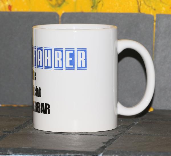 Weiße Tasse mit Spruch "US CAR FAHRER PLEITE UND NICHT THEARAPIERBAR"