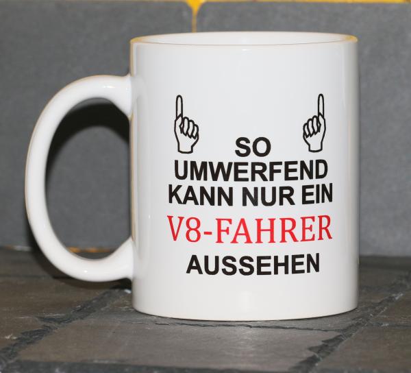 Weiße Tasse mit Spruch"SO UMWERFEND KAN NUR EIN ................ AUSSEHEN"