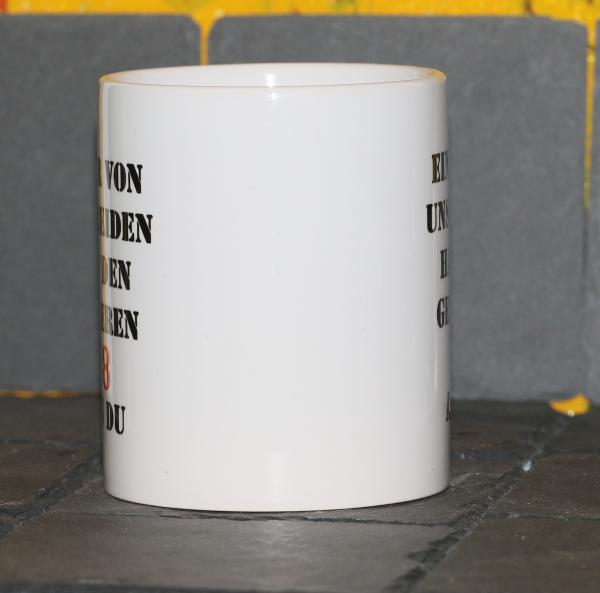 Weiße Tasse mit Spruch Weiße Tasse mit Spruch "EINER VON UNS BEIDEN HAT DEN GEILEREN V8 ALS DU"