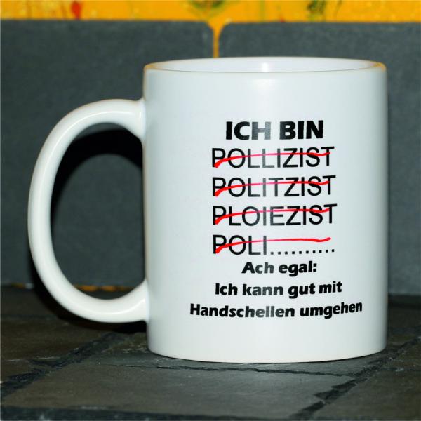 Weiße Tasse mit SpruchPolizist "ACH EGAL ICH KANN GUT MIT HANDSCHELLEN UMGEHEN"