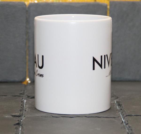 Weiße Tasse mit Spruch "Niveau ist keine Creme"