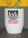 Weiße Tasse mit Spruch "PAPA GmbH"