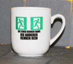 Weiße Tasse mit SpruchWeiße Tasse mit Spruch "DIE EINEN RENNEN RAUS DIE ANDEREN RENNEN REIN"
