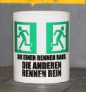 Weiße Tasse mit Spruch "DIE EINEN RENNEN RAUS DIE ANDEREN RENNEN REIN"